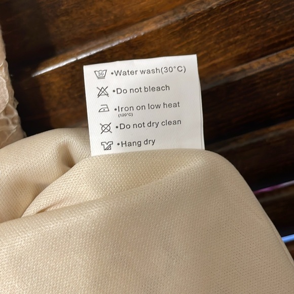 NWT Berryou Lace Ivory Cream Sleeveless Blouse - Picture 5 of 7